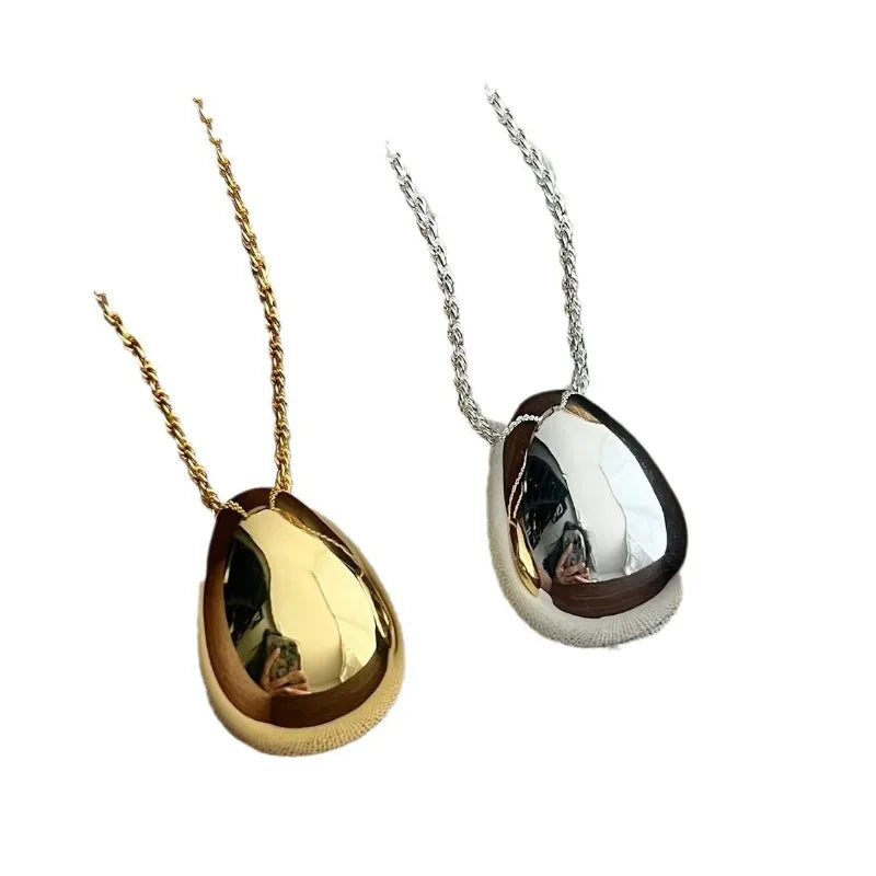 Elegant Teardrop Pendant Necklace