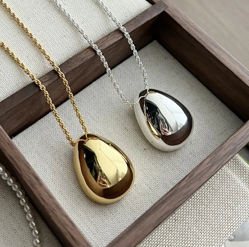 Elegant Teardrop Pendant Necklace