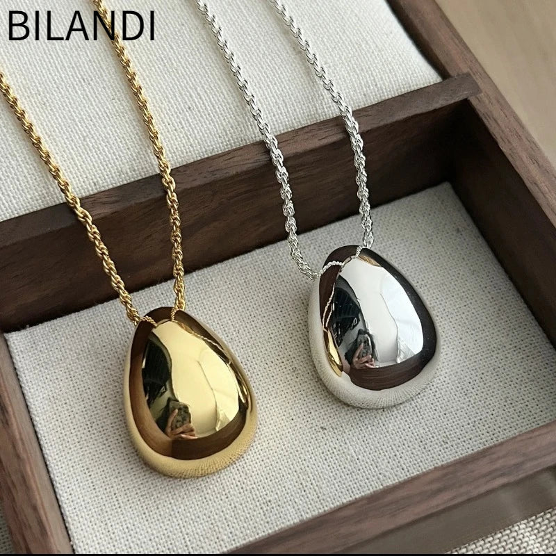 Elegant Teardrop Pendant Necklace